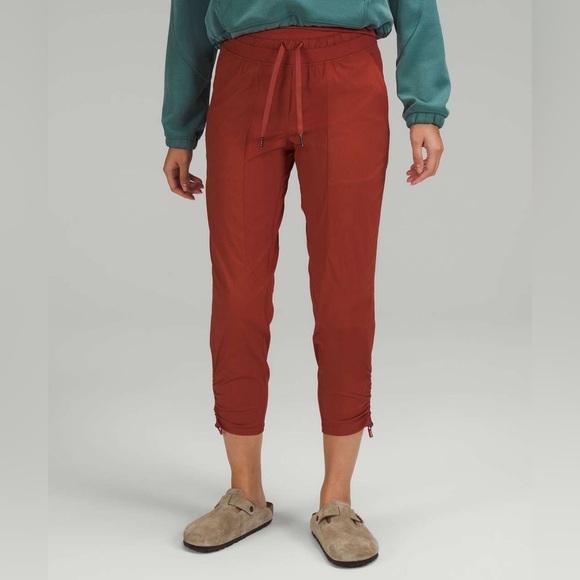 Lululemon Dance Studio Mid-Rise Cropped Pants - Cayenne SZ 6 - Picture 1 of 5